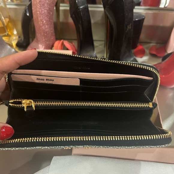 Miu Miu Pebbled Gray Leather Women's Full size Zip Around Wallet!! - Picture 3 of 9